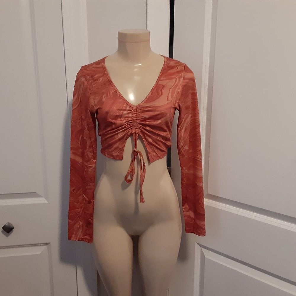 Orange Marbled Cinch Front Top Cropped - Picture 8 of 12